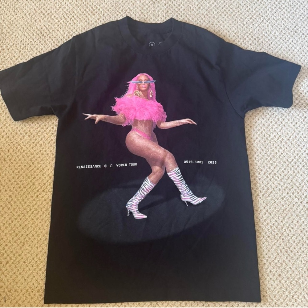 Official Beyonce renaissance world tour merch - RARE size medium